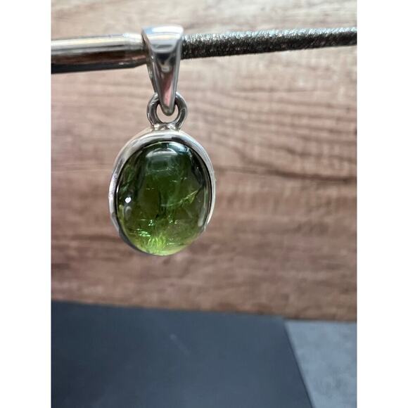 NEW Vintage green gem tourmaline sterling silver pendant 2.28 grams - Picture 4 of 14